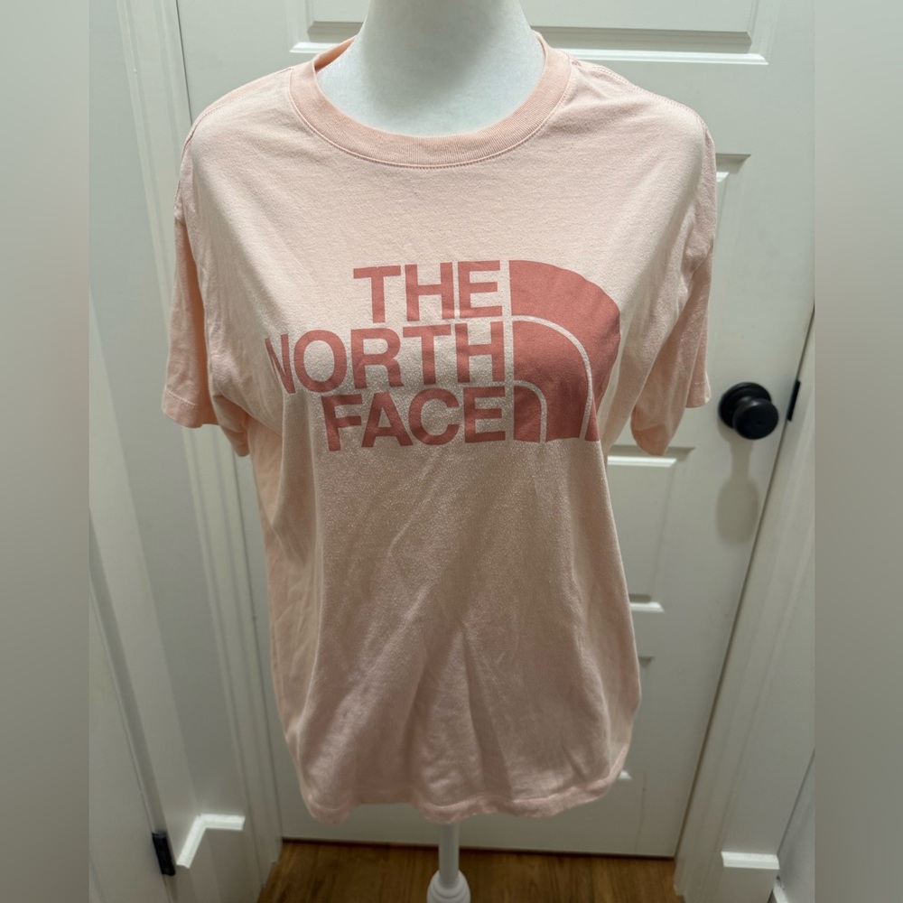 North Face. Half-Dome T-shirt. Pink/Rose. Size Small.